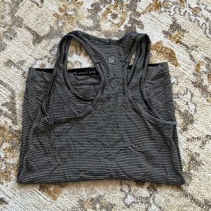 Lululemon swiftly tank size 4 good condition!